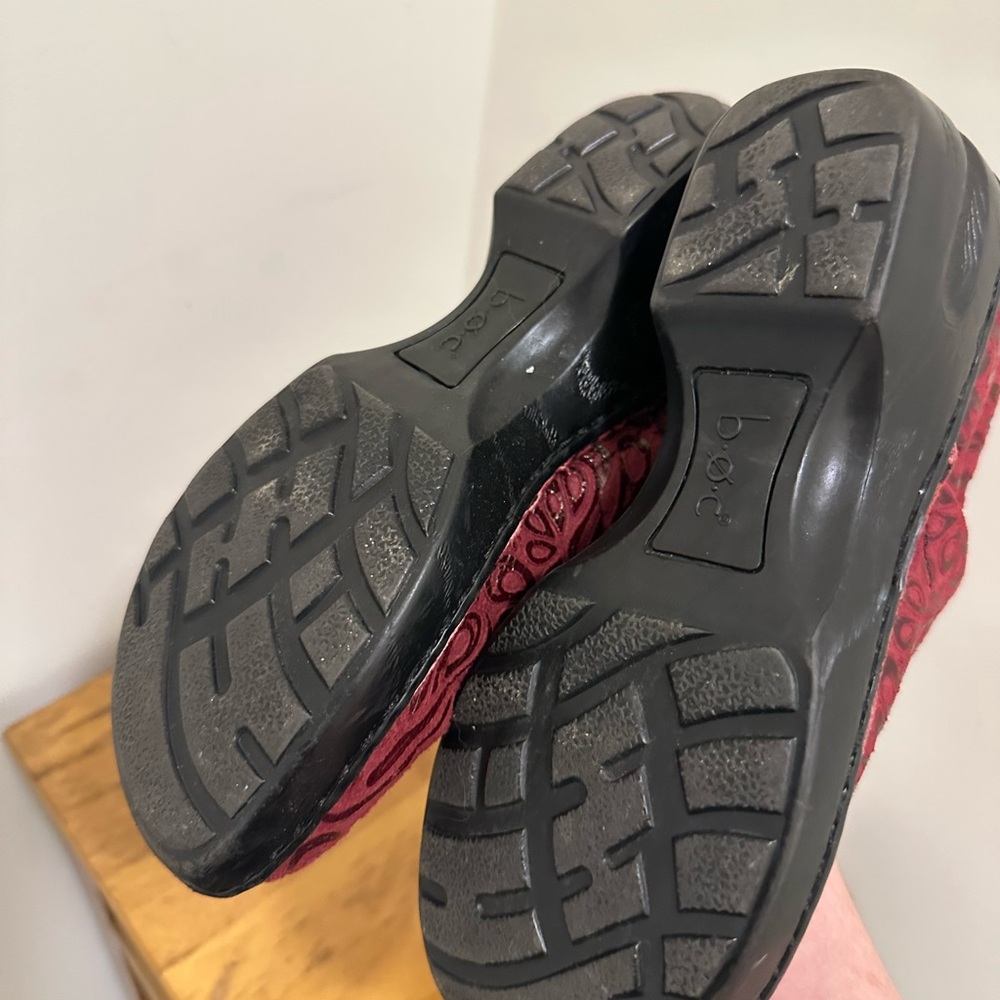 Boc Women's Red Patterned Clogs - image 2